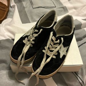 Worn four times. Adorable limited edition golden goose. European 34